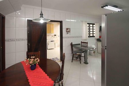 Casa à venda com 260m², 4 quartos e 4 vagas Casa à venda com 260m², 4 quartos e 4 vagasCozinha