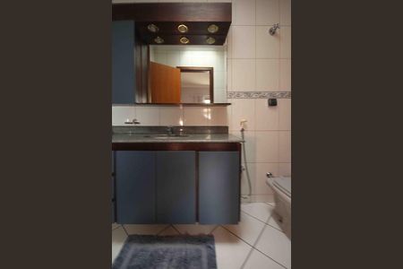Casa à venda com 260m², 4 quartos e 4 vagas Casa à venda com 260m², 4 quartos e 4 vagasBanheiro da Suíte