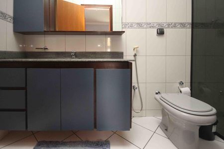Casa à venda com 260m², 4 quartos e 4 vagas Casa à venda com 260m², 4 quartos e 4 vagasBanheiro da Suíte