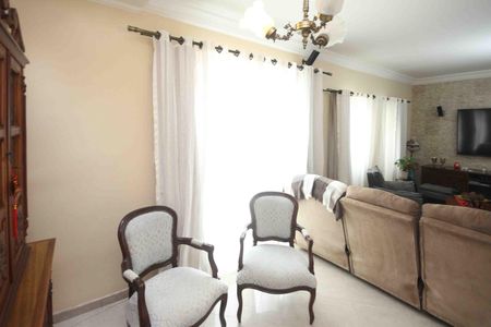 Casa à venda com 260m², 4 quartos e 4 vagas Casa à venda com 260m², 4 quartos e 4 vagasSala