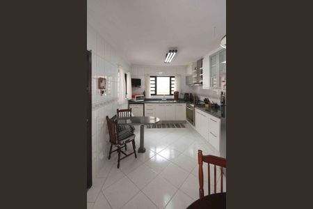 Casa à venda com 260m², 4 quartos e 4 vagas Casa à venda com 260m², 4 quartos e 4 vagasCozinha