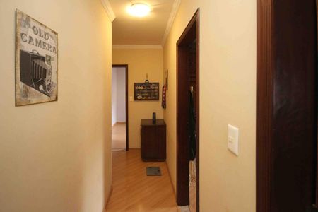 Casa à venda com 260m², 4 quartos e 4 vagas Casa à venda com 260m², 4 quartos e 4 vagasCorredor