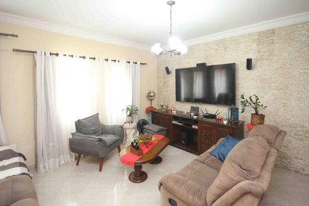 Casa à venda com 260m², 4 quartos e 4 vagas Casa à venda com 260m², 4 quartos e 4 vagasSala
