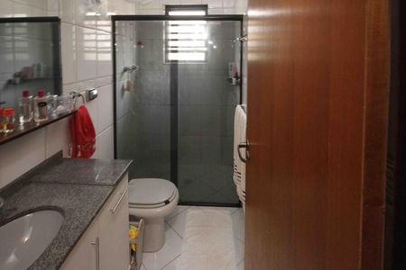 Casa à venda com 260m², 4 quartos e 4 vagas Casa à venda com 260m², 4 quartos e 4 vagasBanheiro da Suite 03