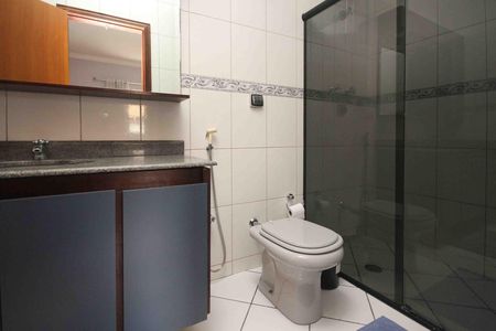 Casa à venda com 260m², 4 quartos e 4 vagas Casa à venda com 260m², 4 quartos e 4 vagasBanheiro da Suíte