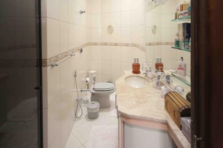 Casa à venda com 260m², 4 quartos e 4 vagas Casa à venda com 260m², 4 quartos e 4 vagasBanheiro da Suite 02