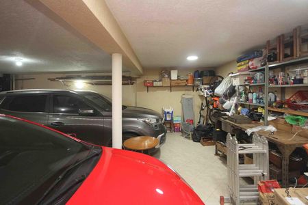 Casa à venda com 260m², 4 quartos e 4 vagas Casa à venda com 260m², 4 quartos e 4 vagasGaragem