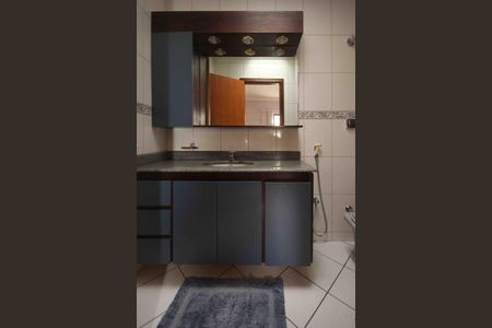 Casa à venda com 260m², 4 quartos e 4 vagas Casa à venda com 260m², 4 quartos e 4 vagasBanheiro da Suíte