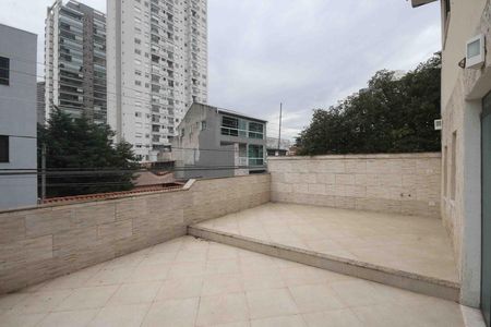 Casa à venda com 260m², 4 quartos e 4 vagas Casa à venda com 260m², 4 quartos e 4 vagasVaranda