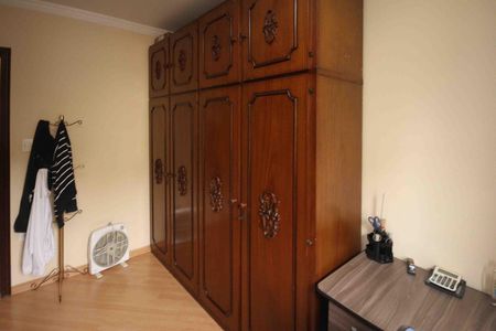 Casa à venda com 260m², 4 quartos e 4 vagas Casa à venda com 260m², 4 quartos e 4 vagasQuarto