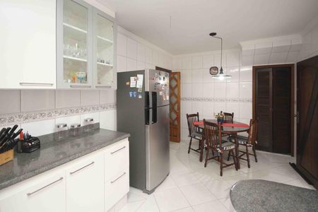 Casa à venda com 260m², 4 quartos e 4 vagas Casa à venda com 260m², 4 quartos e 4 vagasCozinha