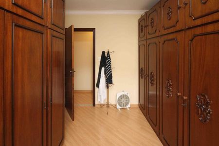 Casa à venda com 260m², 4 quartos e 4 vagas Casa à venda com 260m², 4 quartos e 4 vagasQuarto