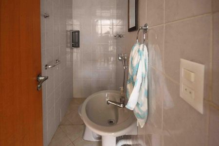 Casa à venda com 260m², 4 quartos e 4 vagas Casa à venda com 260m², 4 quartos e 4 vagasBanheiro de serviço