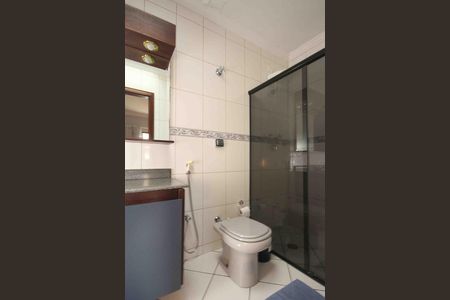 Casa à venda com 260m², 4 quartos e 4 vagas Casa à venda com 260m², 4 quartos e 4 vagasBanheiro da Suíte