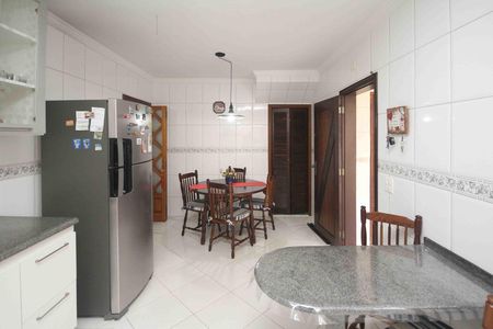 Casa à venda com 260m², 4 quartos e 4 vagas Casa à venda com 260m², 4 quartos e 4 vagasCozinha