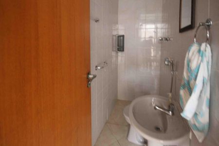 Casa à venda com 260m², 4 quartos e 4 vagas Casa à venda com 260m², 4 quartos e 4 vagasBanheiro de serviço