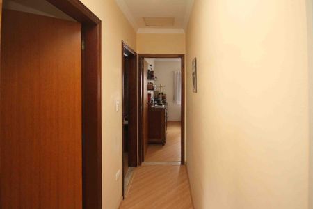 Casa à venda com 260m², 4 quartos e 4 vagas Casa à venda com 260m², 4 quartos e 4 vagasCorredor
