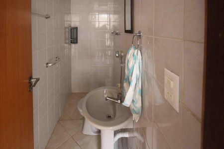 Casa à venda com 260m², 4 quartos e 4 vagas Casa à venda com 260m², 4 quartos e 4 vagasBanheiro de serviço