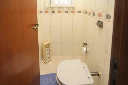 Casa à venda com 260m², 4 quartos e 4 vagas Casa à venda com 260m², 4 quartos e 4 vagasLavabo