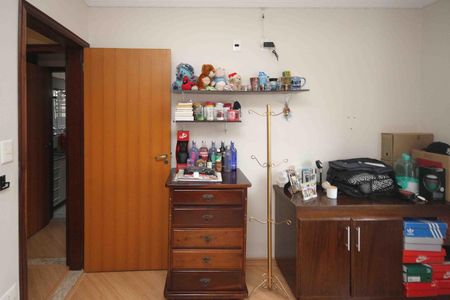 Casa à venda com 260m², 4 quartos e 4 vagas Casa à venda com 260m², 4 quartos e 4 vagasSute 02