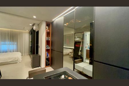 Closet da suíte de apartamento para alugar com 1 quarto, 157m² em Sumaré, São Paulo