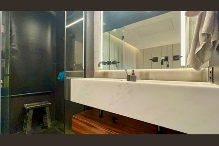 Banheiro da Suíte de apartamento para alugar com 1 quarto, 157m² em Sumaré, São Paulo