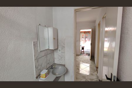 Casa de condomínio para alugar com 55m², 2 quartos e 1 vaga Casa de condomínio para alugar com 55m², 2 quartos e 1 vagaBanheiro