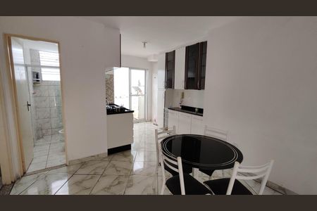 Sala de Estar / Jantar de casa de condomínio para alugar com 2 quartos, 55m² em Vila Cristina, Ferraz de Vasconcelos