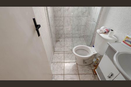 Banheiro de casa de condomínio para alugar com 2 quartos, 55m² em Vila Cristina, Ferraz de Vasconcelos