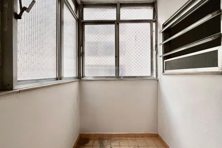 Apartamento à venda com 121m², 3 quartos e sem vaga Apartamento à venda com 121m², 3 quartos e sem vagaQuarto de Serviço