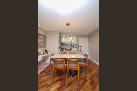 Sala  de apartamento para alugar com 3 quartos, 70m² em Vila Suzana, São Paulo