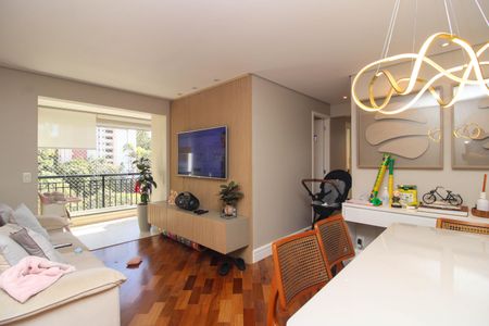 Sala  de apartamento para alugar com 3 quartos, 70m² em Vila Suzana, São Paulo