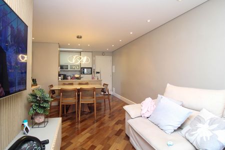Sala  de apartamento para alugar com 3 quartos, 70m² em Vila Suzana, São Paulo