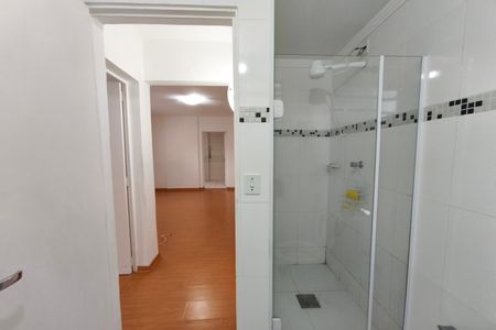 Banheiro de apartamento à venda com 1 quarto, 66m² em Centro, Campinas