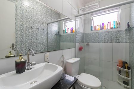 Apartamento à venda com 53m², 2 quartos e 1 vaga Apartamento à venda com 53m², 2 quartos e 1 vagaBanheiro