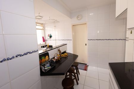 Cozinha de apartamento para alugar com 3 quartos, 99m² em Santo Antônio, Belo Horizonte