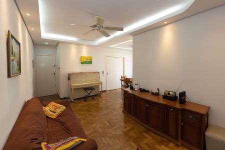 Sala de TV de apartamento para alugar com 3 quartos, 99m² em Santo Antônio, Belo Horizonte