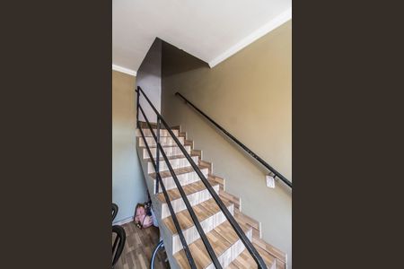 Casa à venda com 220m², 3 quartos e 2 vagasEscada