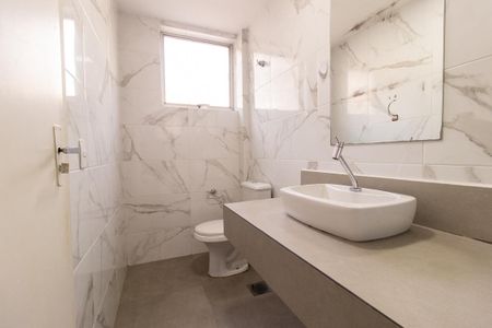 Banheiro da Suíte de apartamento para alugar com 3 quartos, 79m² em Água Verde, Curitiba