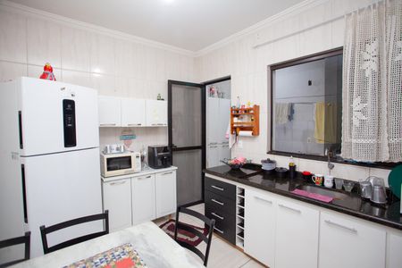 Casa à venda com 80m², 3 quartos e 2 vagas Casa à venda com 80m², 3 quartos e 2 vagasCozinha e Área de Serviço