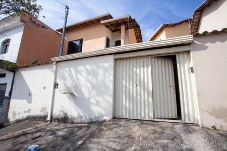 Fachada de casa à venda com 3 quartos, 80m² em Bairro Tropical, Contagem