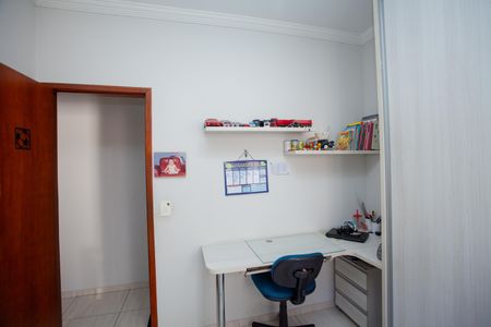 Casa à venda com 80m², 3 quartos e 2 vagas Casa à venda com 80m², 3 quartos e 2 vagasQuarto 2
