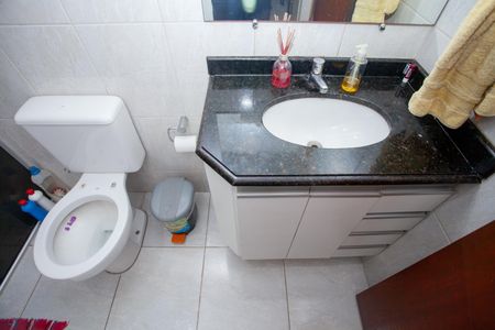Casa à venda com 80m², 3 quartos e 2 vagas Casa à venda com 80m², 3 quartos e 2 vagasBanheiro Social