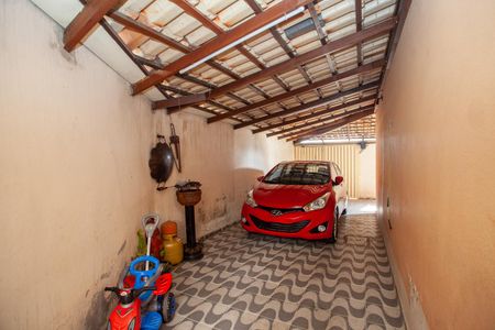 Garagem de casa à venda com 3 quartos, 80m² em Bairro Tropical, Contagem