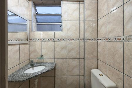 Banheiro da Suíte de apartamento para alugar com 2 quartos, 52m² em Guilhermina, Praia Grande
