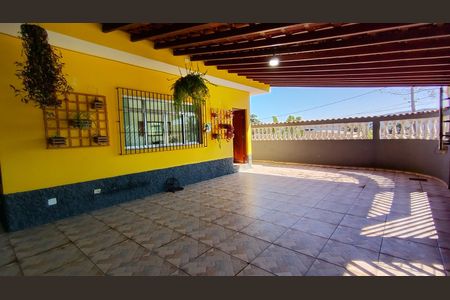 Quintal frente de casa para alugar com 3 quartos, 210m² em Jardim São Luis, Suzano