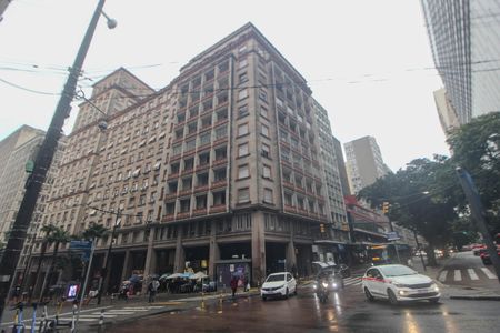 Apartamento para alugar com 230m², 3 quartos e 1 vaga Apartamento para alugar com 230m², 3 quartos e 1 vagaFachada