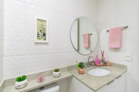 Apartamento à venda com 67m², 2 quartos e 1 vaga Apartamento à venda com 67m², 2 quartos e 1 vagaBanheiro Social
