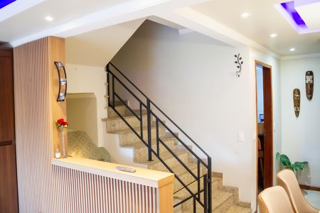 Casa à venda com 145m², 3 quartos e 3 vagas Casa à venda com 145m², 3 quartos e 3 vagasSala