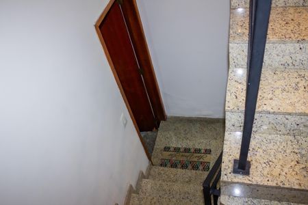 Casa à venda com 145m², 3 quartos e 3 vagas Casa à venda com 145m², 3 quartos e 3 vagasAcesso ao Primeiro andar
